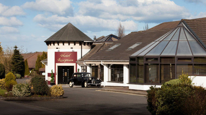 Lodge Hotel Coleraine Exterior foto